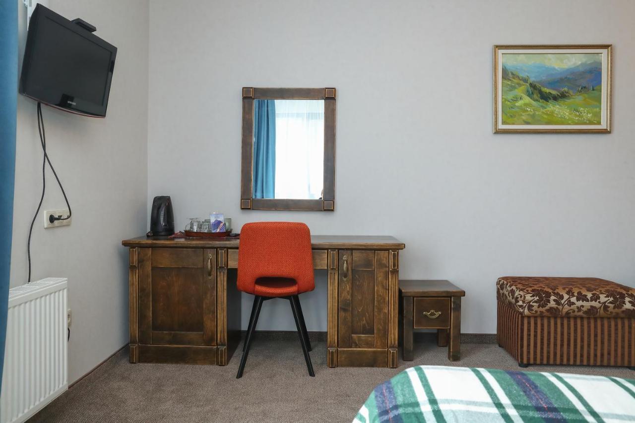 Iris Hotel Bukovel Esterno foto
